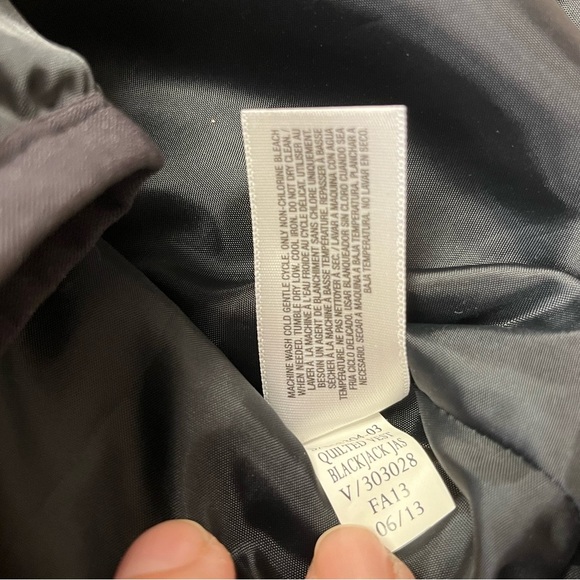 Old Navy• Black Quilted Lightweight Vest with Gold Zip-Up Pockets, Mens Size M - Picture 8 of 9